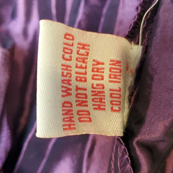 AN INDIAN SUMMER Jewel Button Pleated Blouse - Picture 7 of 7